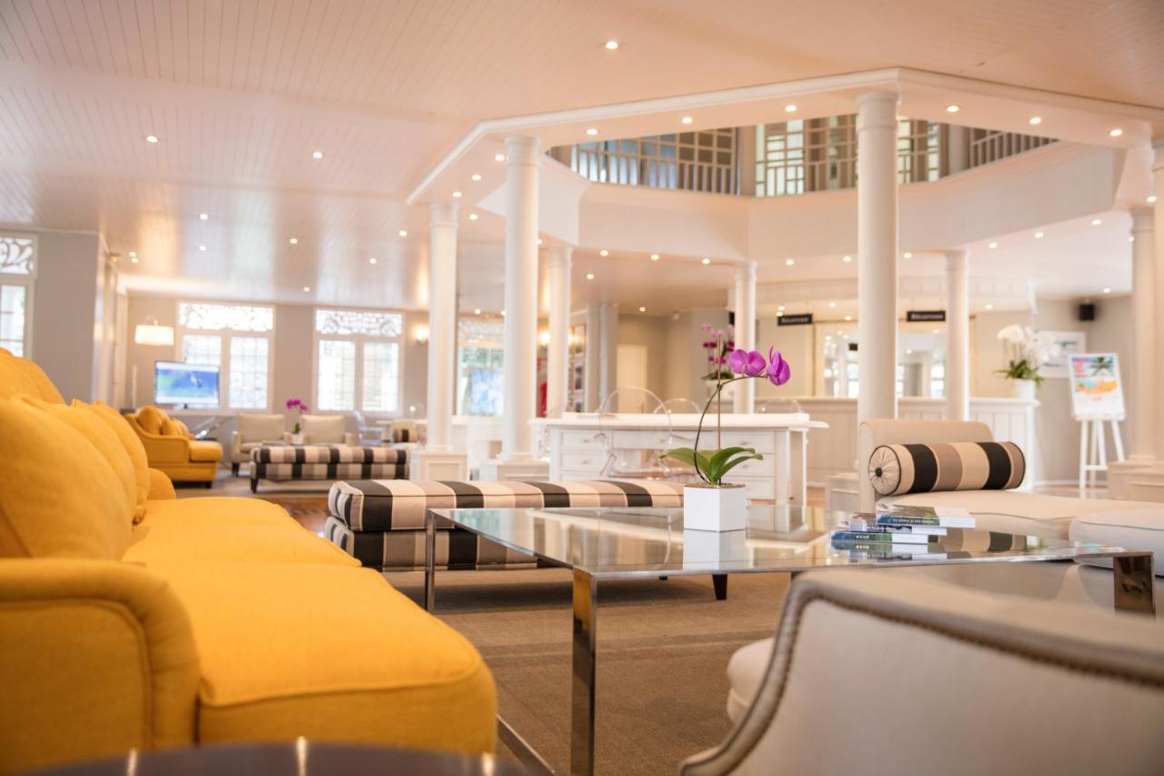 Lux* Saint Gilles Resort Экстерьер фото The interior of the terminal
