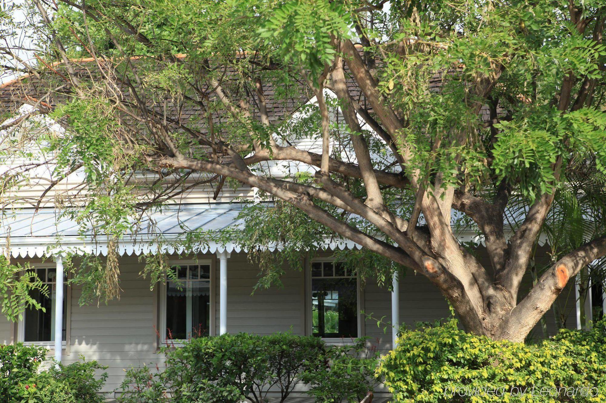 Lux* Saint Gilles Resort Экстерьер фото The house in 2007