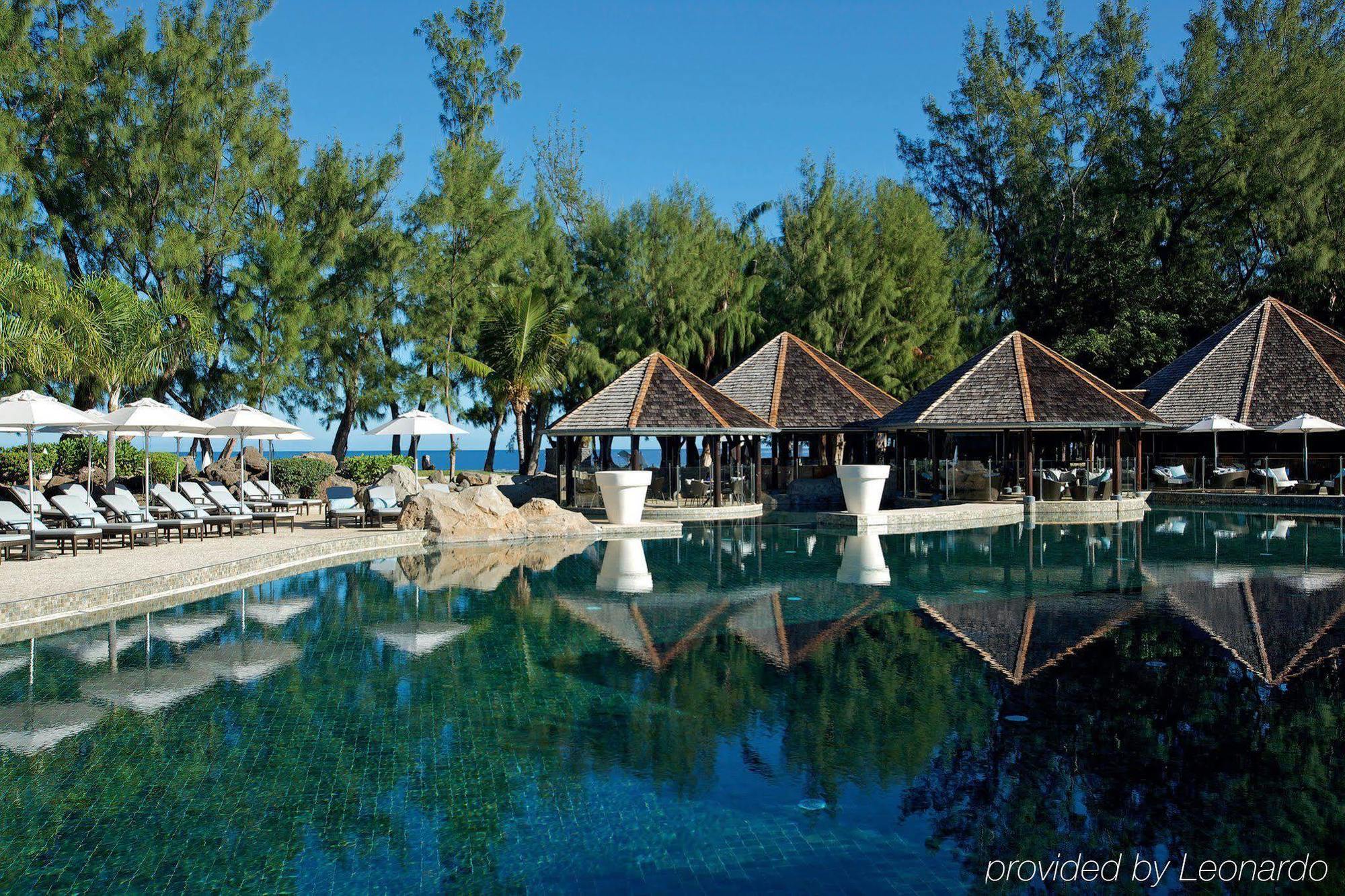 Lux* Saint Gilles Resort Удобства фото The swimming pool at the resort