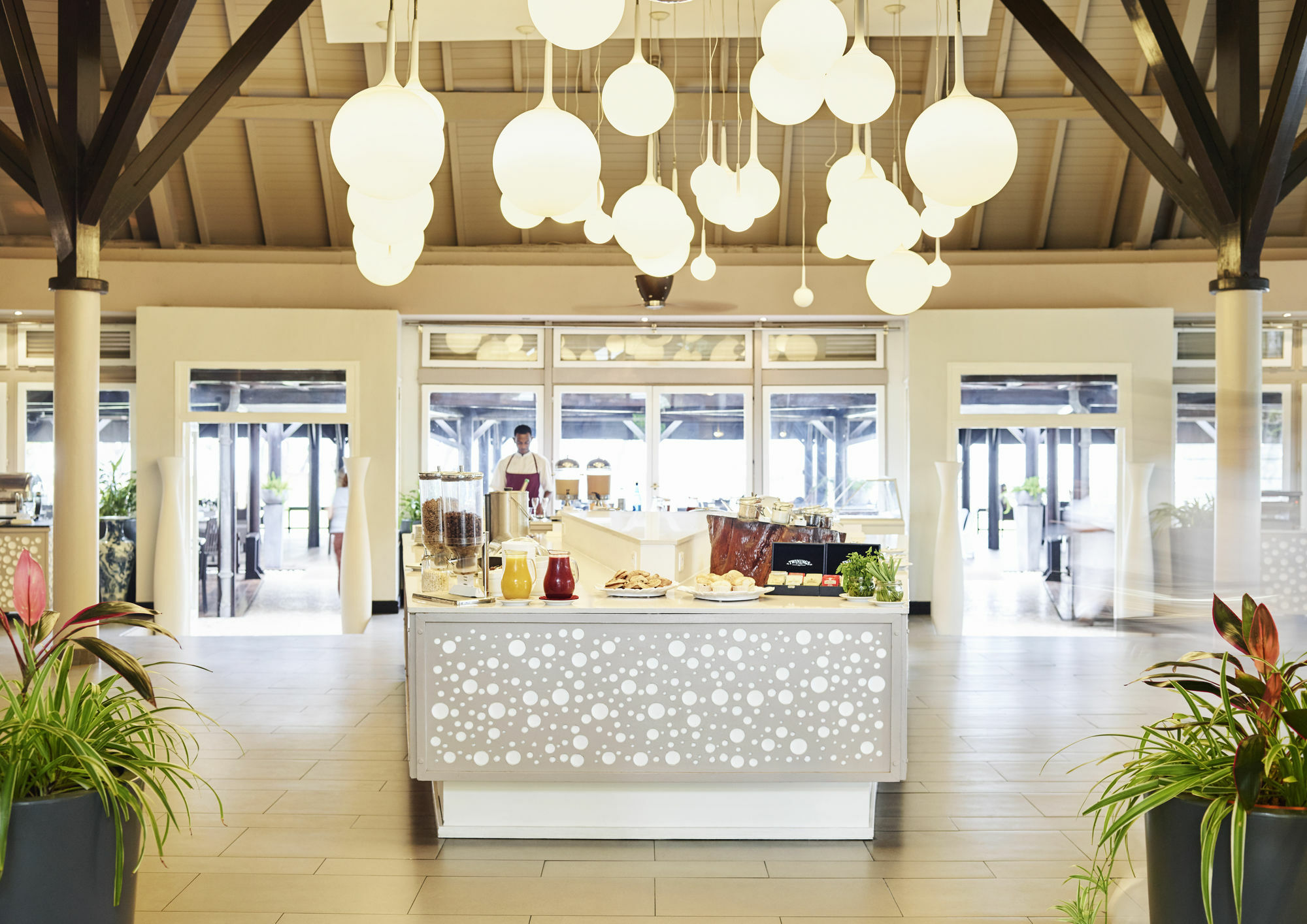 Lux* Saint Gilles Resort Экстерьер фото The interior of the hotel