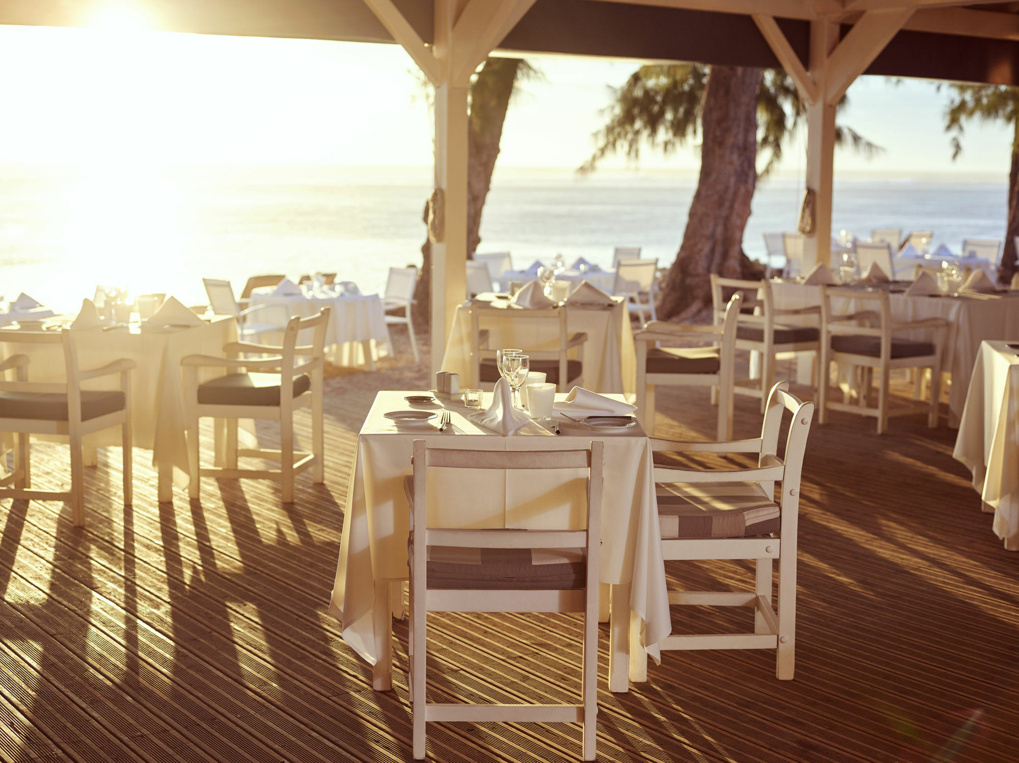 Lux* Saint Gilles Resort Экстерьер фото Restaurant at the resort